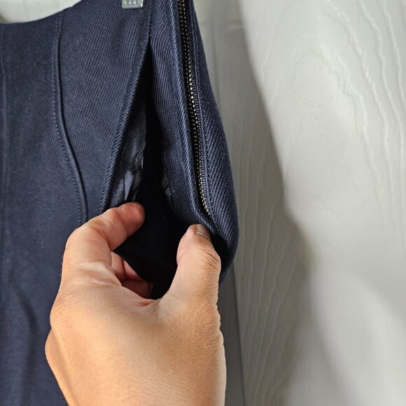 Fall Shorts in Navy Blue size 36 - Picture 6 of 17